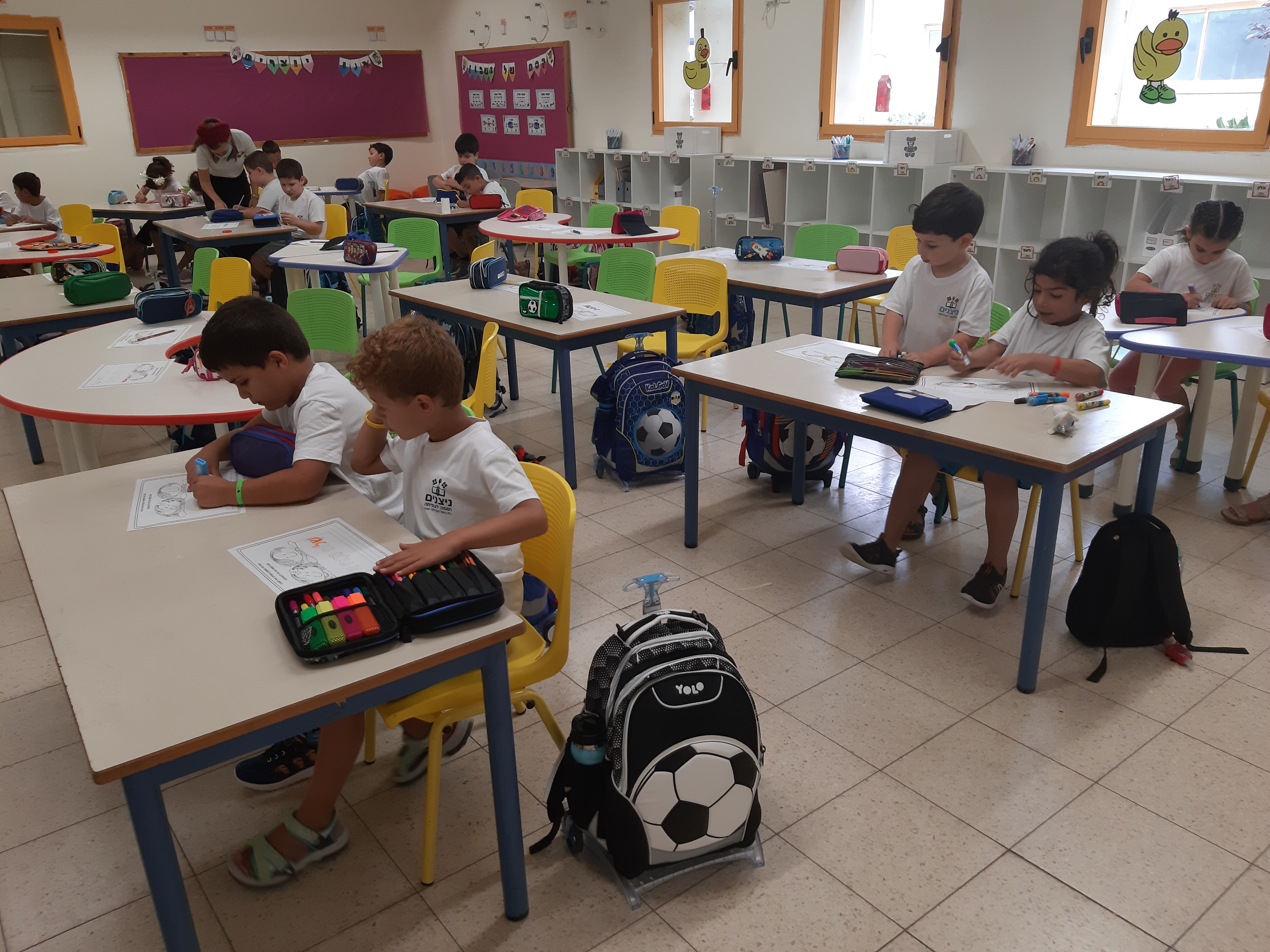 ילדים בבית ספר