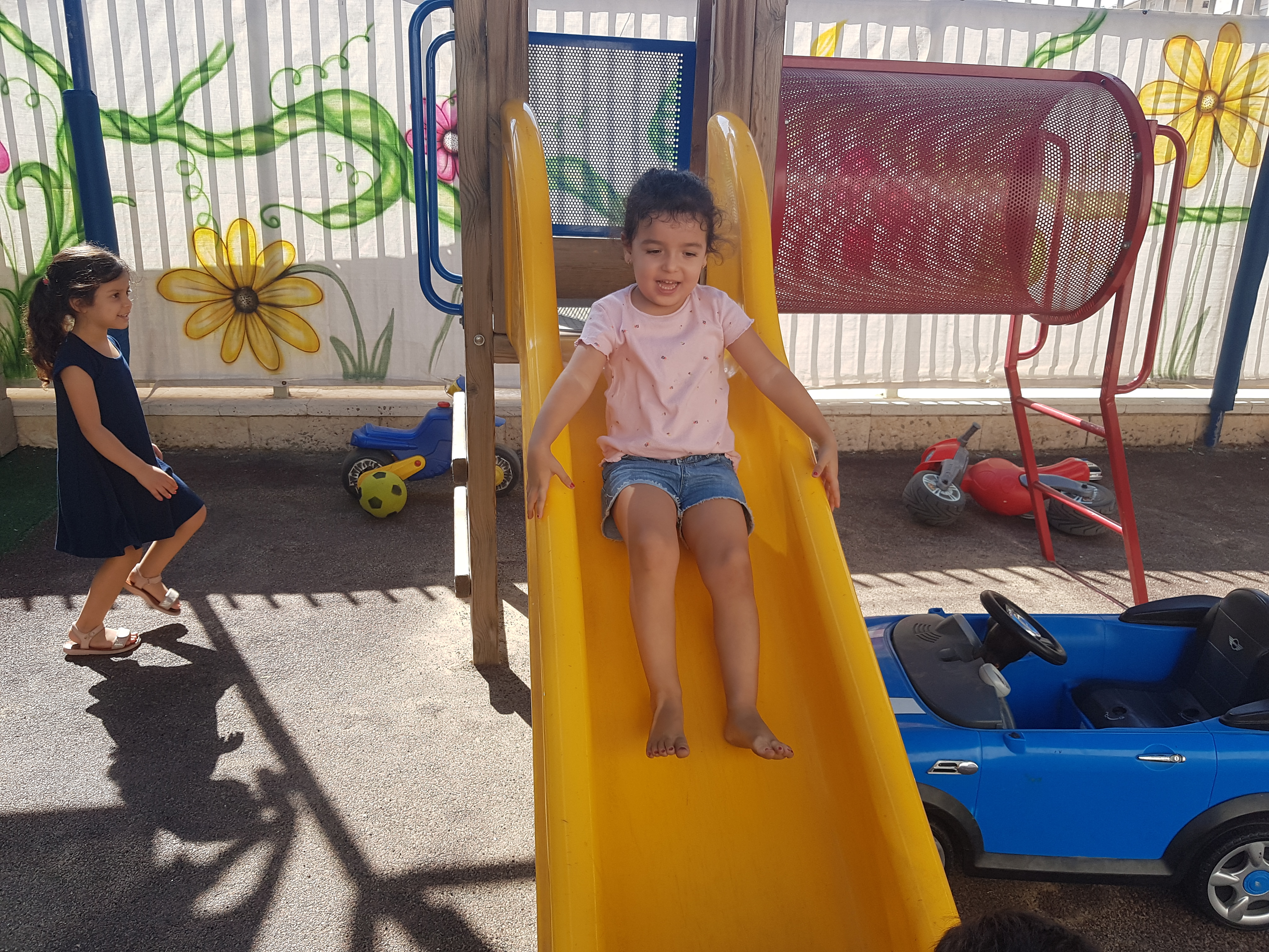 ילדים בגן ילדים